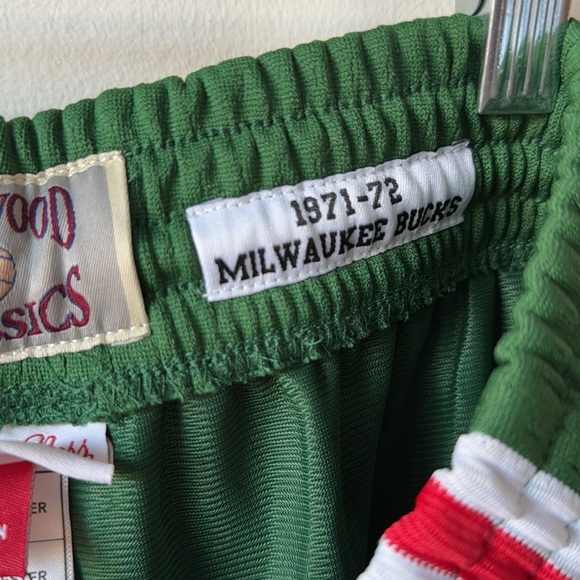 Mitchell and Ness 1971-72 Milwaukee Bucks Road Swingman Shorts men’s medium - Picture 6 of 8